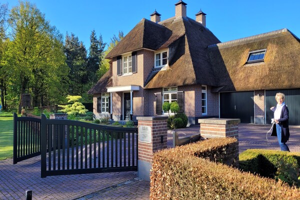 Romantische villa met privésauna in hartje Overloon - thumbnail 5