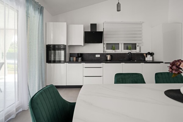 Villa Sabina in Santalezi: privézwembad en 3 slaapkamers nabij Labin - thumbnail 4