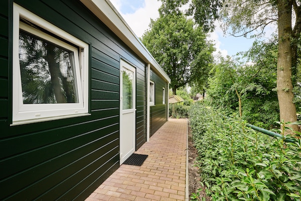 De Weide: stijlvol vakantiehuis met omheinde tuin in bosrijk Drenthe - thumbnail 1