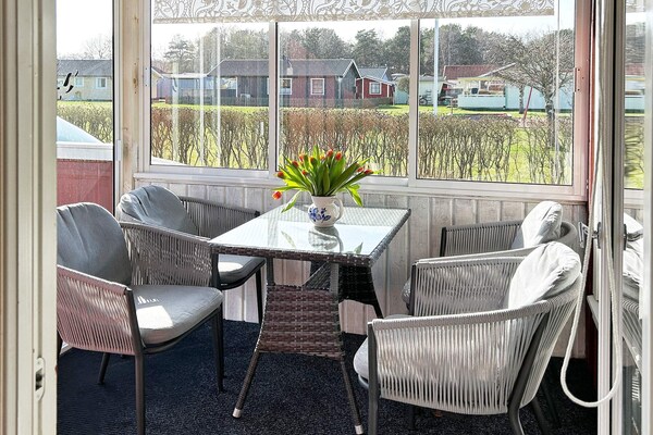 Op 800 m van zee: Charmant vakantiehuis in Laholm voor 6 personen - thumbnail 3