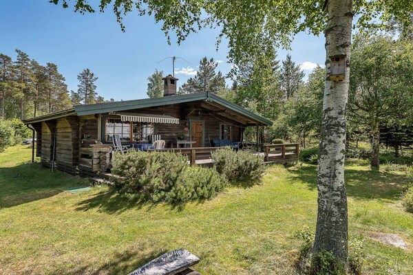 Vrijstaand vakantiehuis in Dala-stijl met zeezicht op Yxlan, Zweden - thumbnail 2