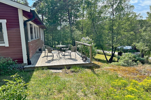 Sfeervol vrijstaand huis met gastenverblijf bij meer en zee in Djurhamn - thumbnail 5
