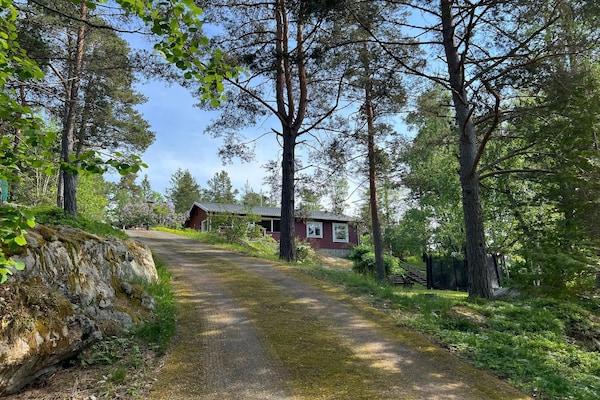 Sfeervol vrijstaand huis met gastenverblijf bij meer en zee in Djurhamn - thumbnail 6