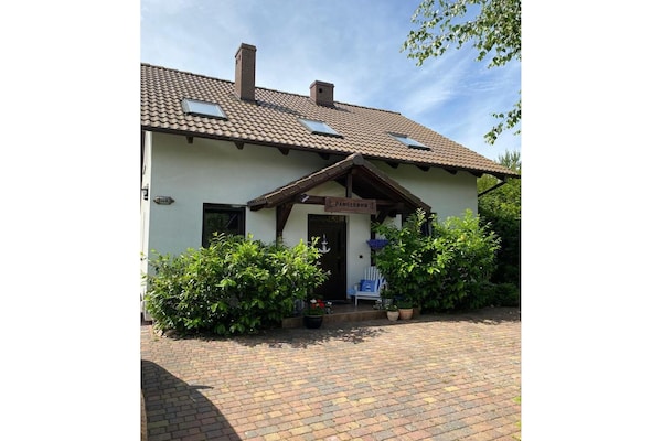8-persoons vakantiehuis in Kołczewo op 800 m van het meer - thumbnail 2