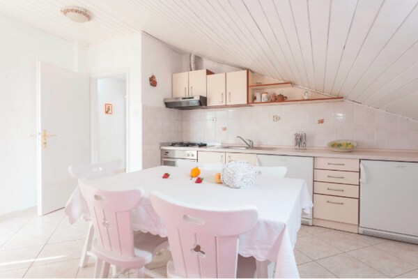 Aan het strand: Ruim appartement met zeezicht in Podgora · 4 pers. - thumbnail 5
