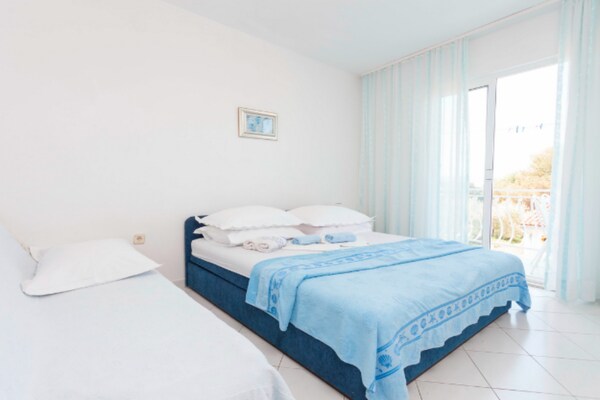 Zonnig 2-slaapkamerappartement met balkon op 200m van zee in Podgora - thumbnail 4
