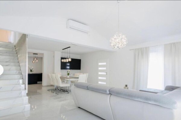 Villa Rest for the Soul: Ruim vakantiehuis voor 10 personen in Zmijavci - thumbnail 3
