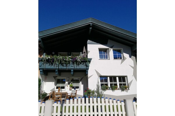 Modern appartement in Aschau met weids uitzicht op de Gerlossteinwand - thumbnail 3