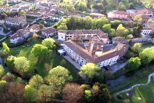Authentiek stenen huisje in Strassoldo met privétuin bij kasteel - thumbnail 1