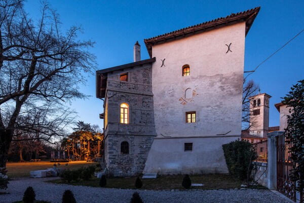 Historische torenvilla met kasteelpark in Friuli, Italië - thumbnail 2