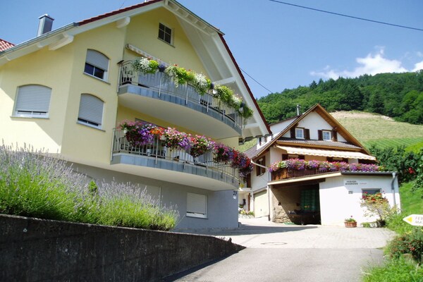 Rustiek vakantiehuis met panoramisch uitzicht in Lautenbach - thumbnail 3