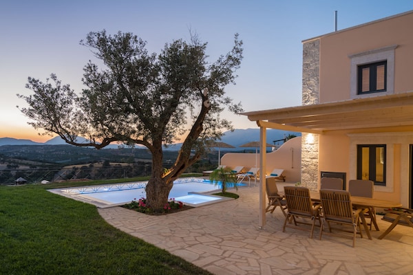 Villa Salla met privézwembad op 800 meter van Heraklion centrum - thumbnail 4