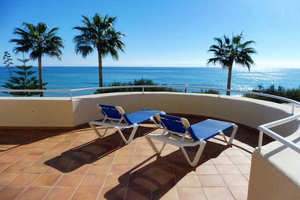 Luxe strandappartement met panoramisch zeezicht en 100m² terras in Bahia de Casares - thumbnail 3