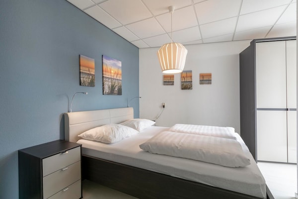 Licht appartement met tuin op 1 km van het strand van Julianadorp - thumbnail 3