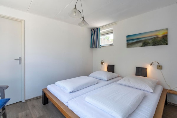 Vrijstaande bungalow met omheinde tuin, 4 km van strand Sint Maartenszee - thumbnail 5