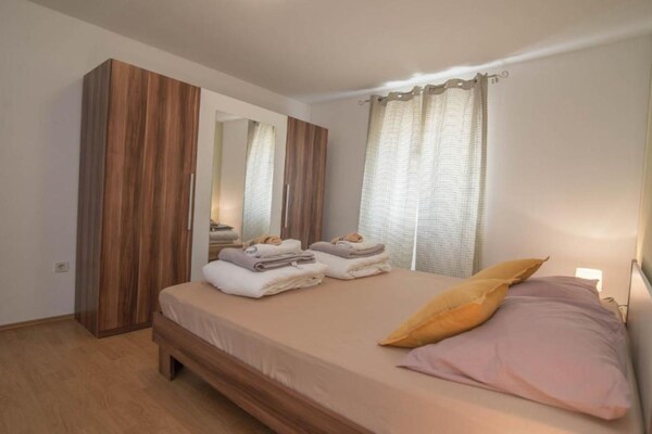Hilltop Oasis in Veli Lošinj: Appartement met 2 Slaapkamers vlakbij Zee - thumbnail 6
