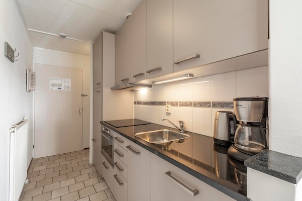 Strandslag 217: Licht appartement met Frans balkon in Julianadorp - thumbnail 3
