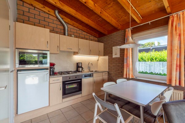 Gezellige bungalow met tuin op loopafstand van strand in Callantsoog - thumbnail 3