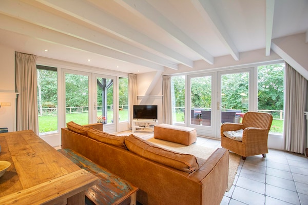 Villa Matisse: stijlvol familiehuis met omheinde tuin bij strand Callantsoog - thumbnail 2