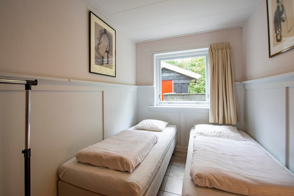 Villa Matisse: stijlvol familiehuis met omheinde tuin bij strand Callantsoog - thumbnail 4