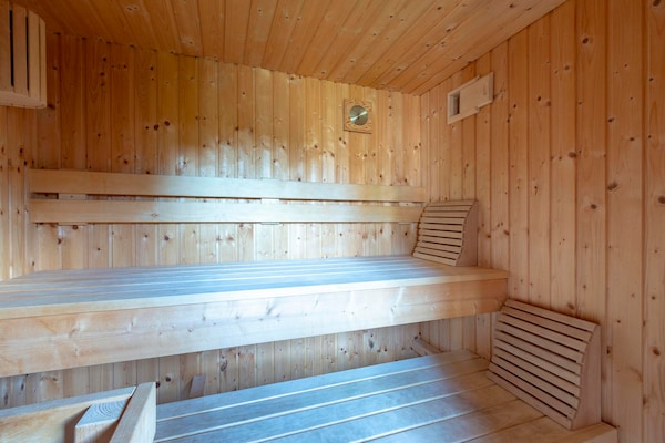 Vrijstaande wellnessvilla met sauna op 900m van het strand in Callantsoog - thumbnail 6