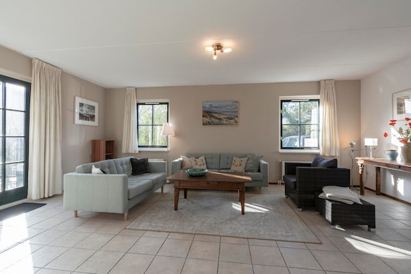 Lichte villa met omheinde tuin op 900m van het strand in Callantsoog - thumbnail 2