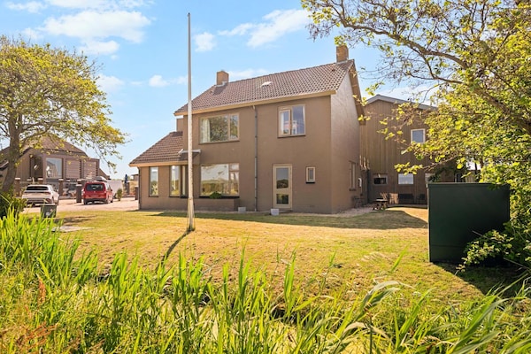 Op 1,2 km van het strand: Ruime villa voor 18 personen in Callantsoog - thumbnail 1