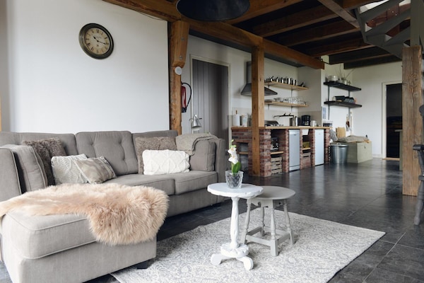Authentiek appartement in boerderij op loopafstand van zee in Callantsoog - thumbnail 1