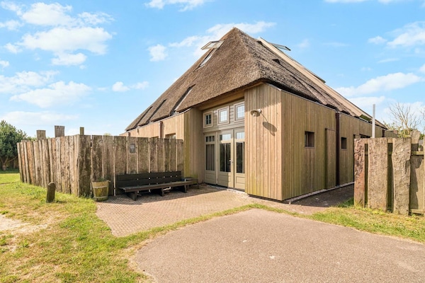 Authentiek appartement in boerderij op loopafstand van zee in Callantsoog - thumbnail 1