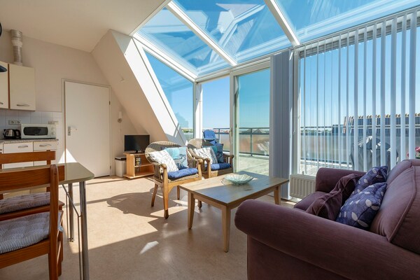 Gezellig appartement aan dorpsplein Callantsoog, 250m van strand - thumbnail 1