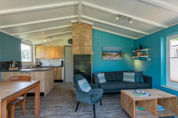 Energiezuinige vakantiebungalow met omheinde tuin in autovrij park Callantsoog - thumbnail 2
