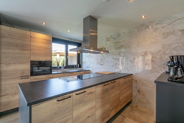 Wellness Villa Lotje: luxe villa met jacuzzi en sauna op 250m van het strand - thumbnail 4
