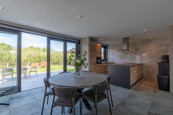 Wellness Villa Lotje: luxe villa met jacuzzi en sauna op 250m van het strand - thumbnail 3
