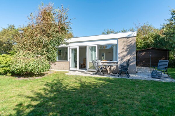 Vrijstaande bungalow in Callantsoog met omheinde tuin, 1,1 km van strand - thumbnail 1