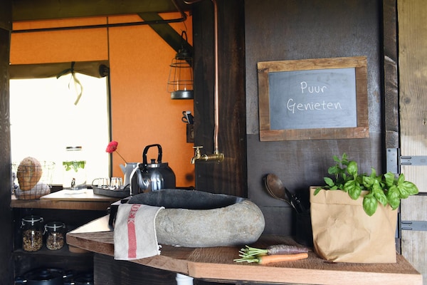 Beach Lodge Groot - Luxe safaritent op 1km van het strand in Callantsoog - thumbnail 3