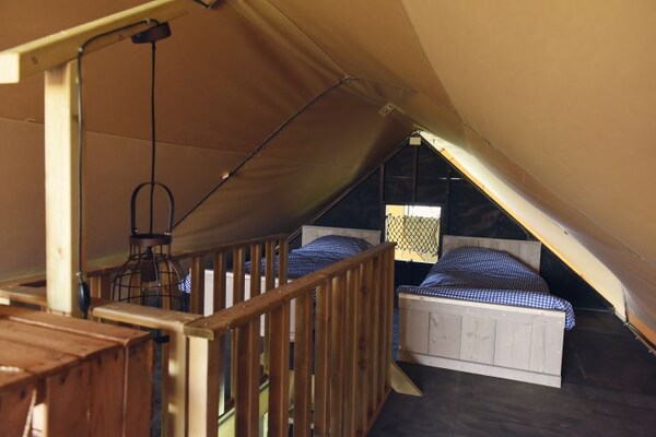 Beach Lodge Luxe in Callantsoog: safari-tent op 1km van het strand - thumbnail 4