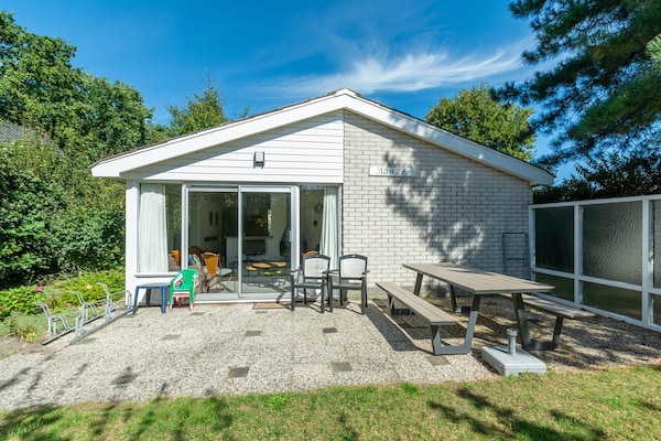 Vrijstaande gezinsbungalow Hofstee 18, op 4,5 km van het strand - thumbnail 1