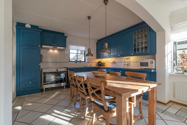 Luxe rietgedekte villa aan het water met duinuitzicht in Callantsoog - thumbnail 3