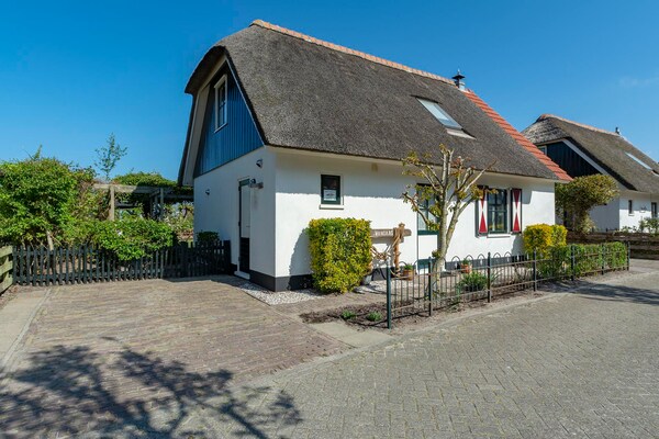 Villa De Buitenplaats 113 – charmant verblijf aan de duinen van Callantsoog - thumbnail 1