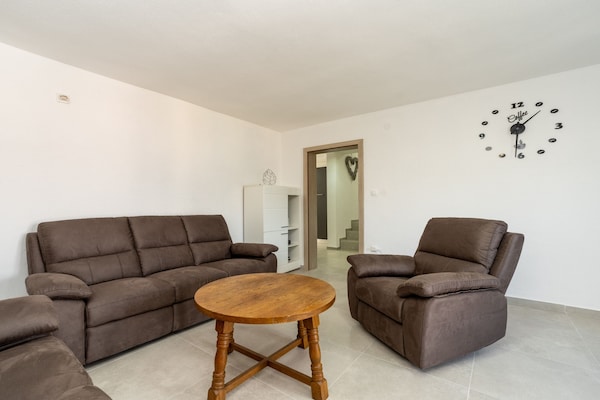 Villa Ivanovi Dvori - Seven Bedroom Villa with Private Pool - thumbnail 2