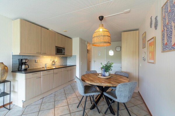 Wijde Blick 310: Kleurrijk appartement op 250m van het strand in Callantsoog - thumbnail 2