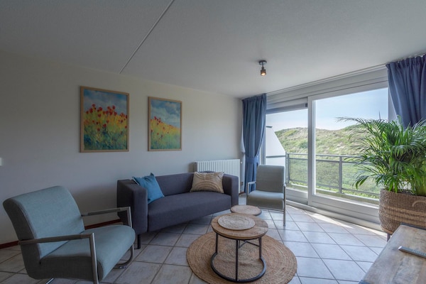 Wijde Blick 310: Kleurrijk appartement op 250m van het strand in Callantsoog - thumbnail 1