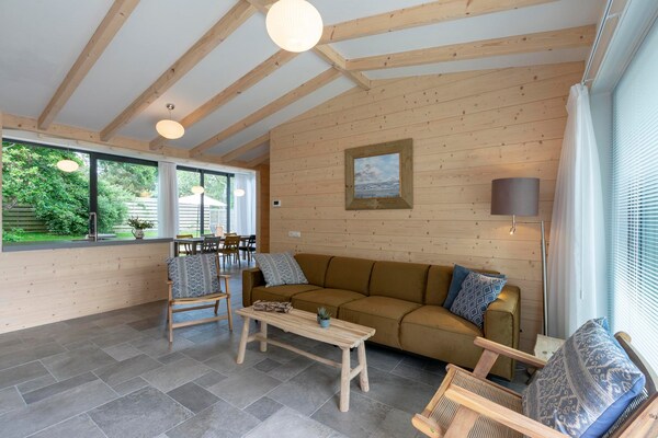 Moderne vrijstaande bungalow met houtkachel, op loopafstand van strand Callantsoog - thumbnail 2