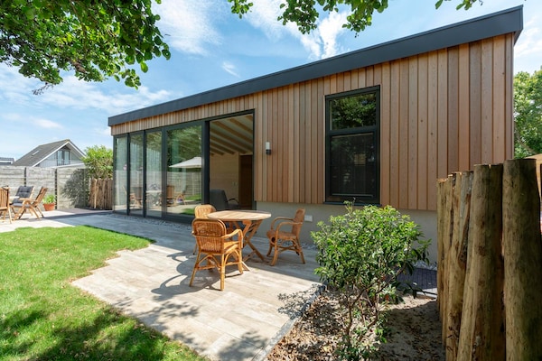 Moderne vrijstaande bungalow met houtkachel, op loopafstand van strand Callantsoog - thumbnail 6