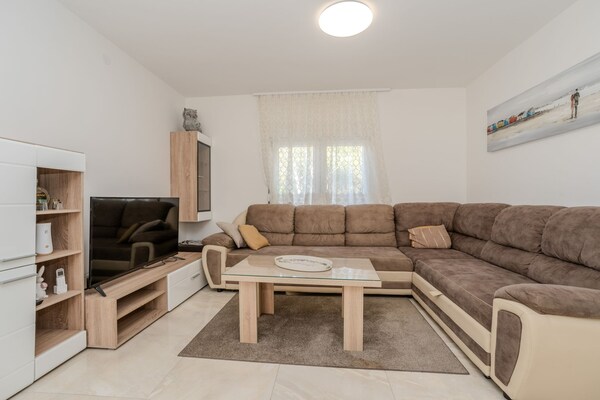 Guest Gouse Stipanovi Dvori  - Double Bedroom with Terrace 7 - thumbnail 1