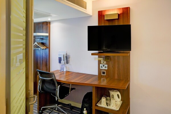Compact stadsappartement in centrum Crewe met uitzicht en bar - thumbnail 4