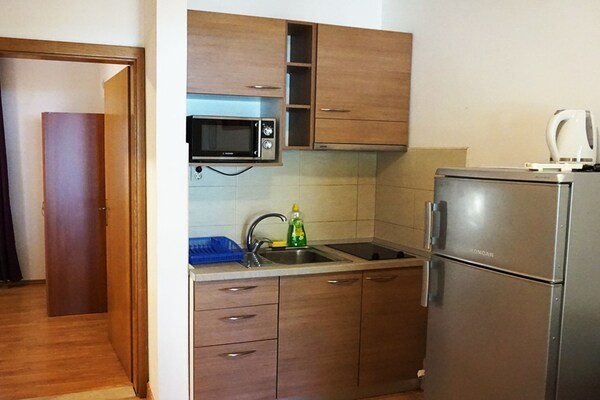 Rustiek appartement aan zee in Žuljana met terras voor 4 personen - thumbnail 2