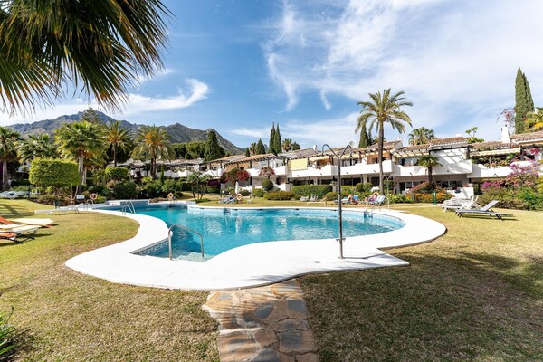 Modern appartement in Marbella met zwembad, dichtbij strand en centrum - thumbnail 1