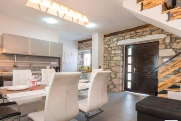 Villa Balamunta: Luxe privévilla met zwembad in rustig Dalmatië - thumbnail 2