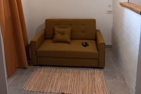 Knus appartement met balkon en zeezicht op 5 meter van het strand van Rab - thumbnail 3